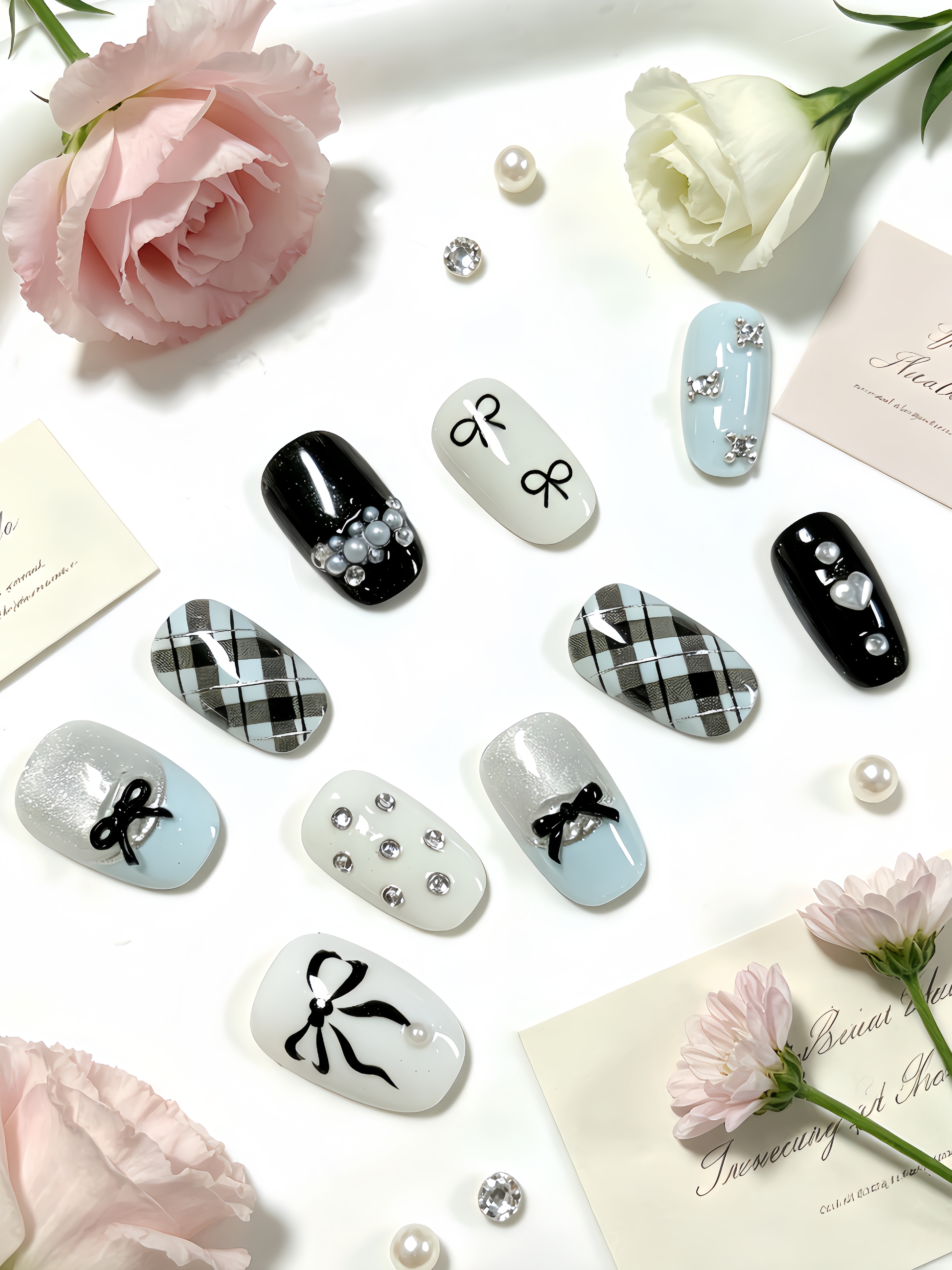 Nail Art French Nails - 10 Short Oval-Shaped Press-On Nails, with