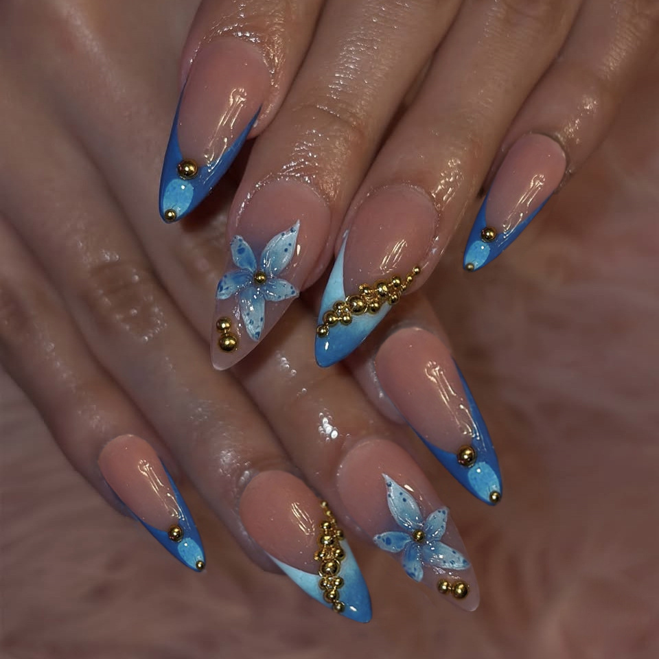 Nail Art Pink - Nude fake nails with pink blue