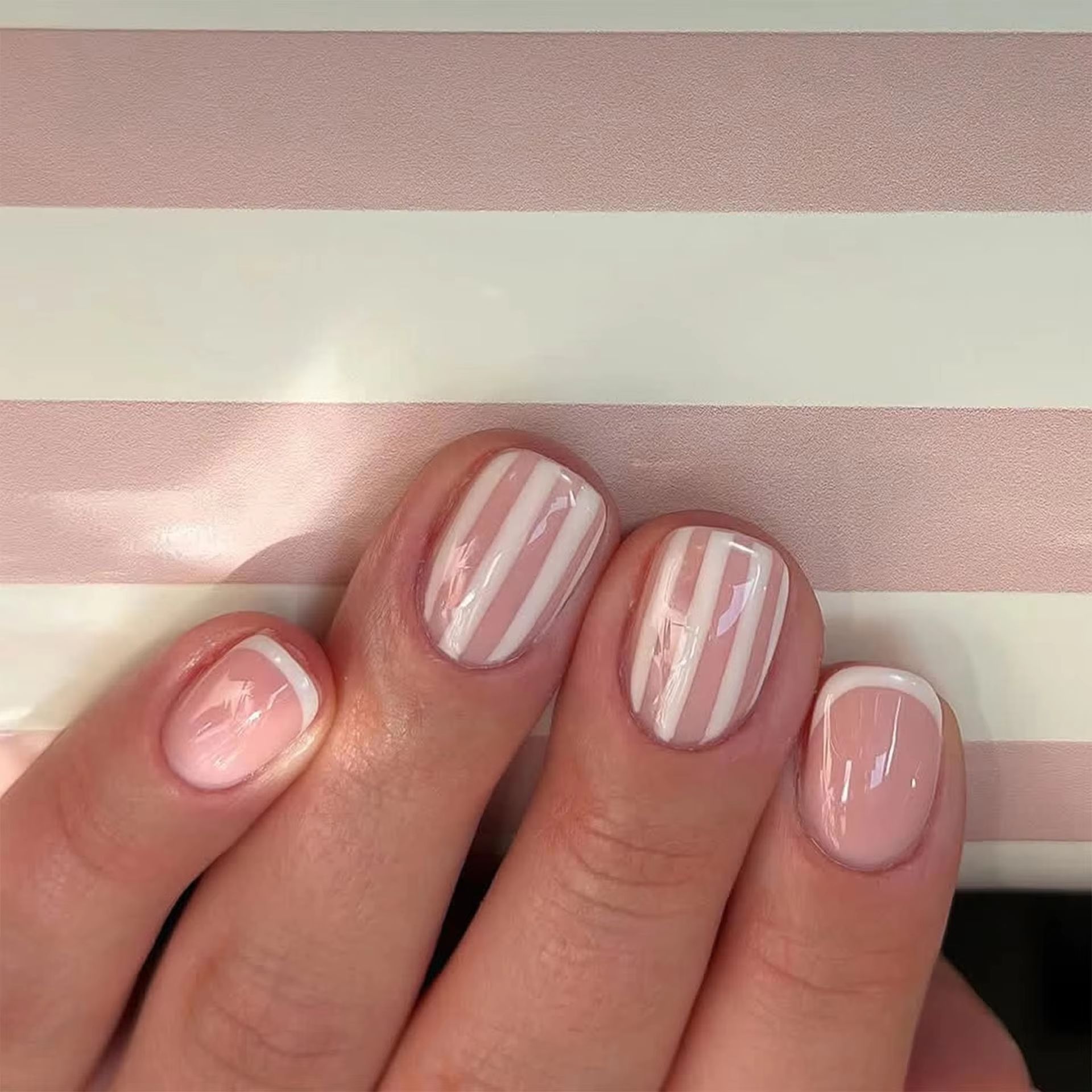 Nail Art Pink - 24pcs Simple White French Press on